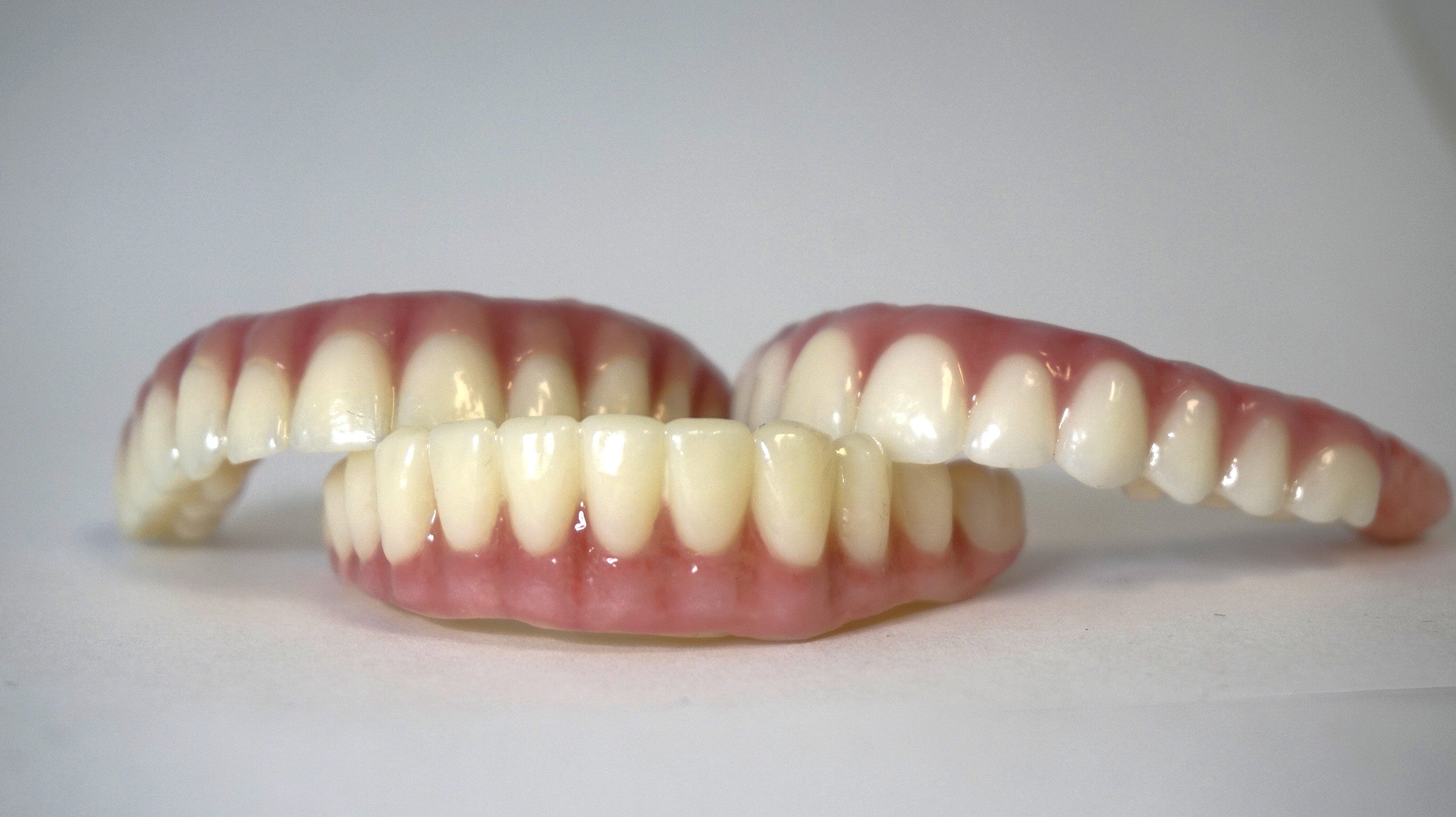 How to create a beautiful gingiva on a zirconia full arch using CGI Gum Stains